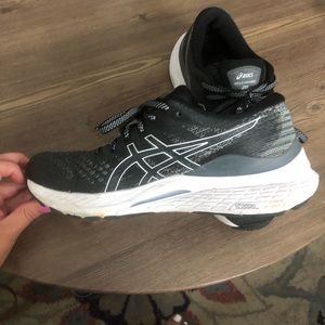 Like New ASICS Gel- Kayano Sneakers